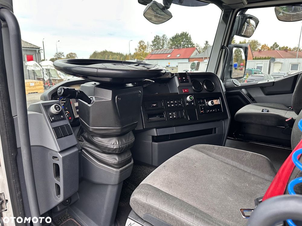 Renault T440 - 16