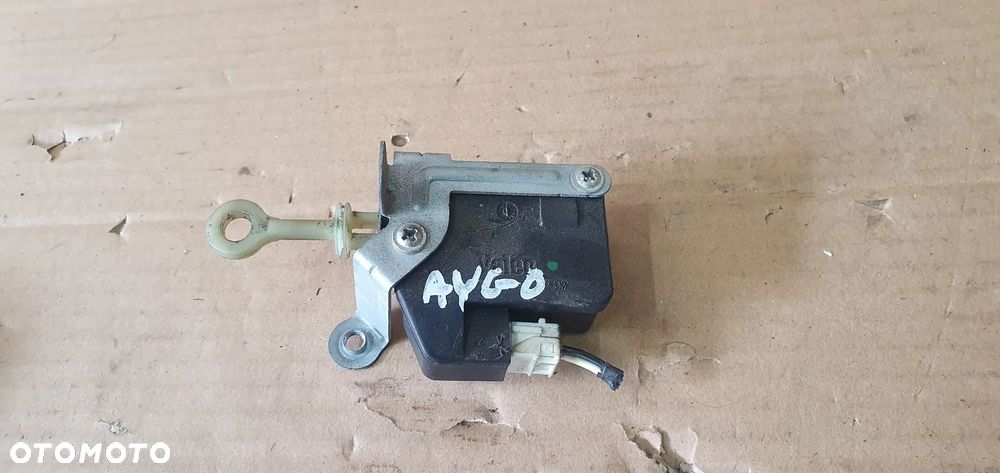 Silniczek siłownik zamka klapy bagażnika Toyota Aygo - 1