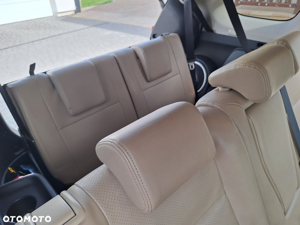 Mitsubishi Outlander 2.0 Instyle + 4WD CVT - 11