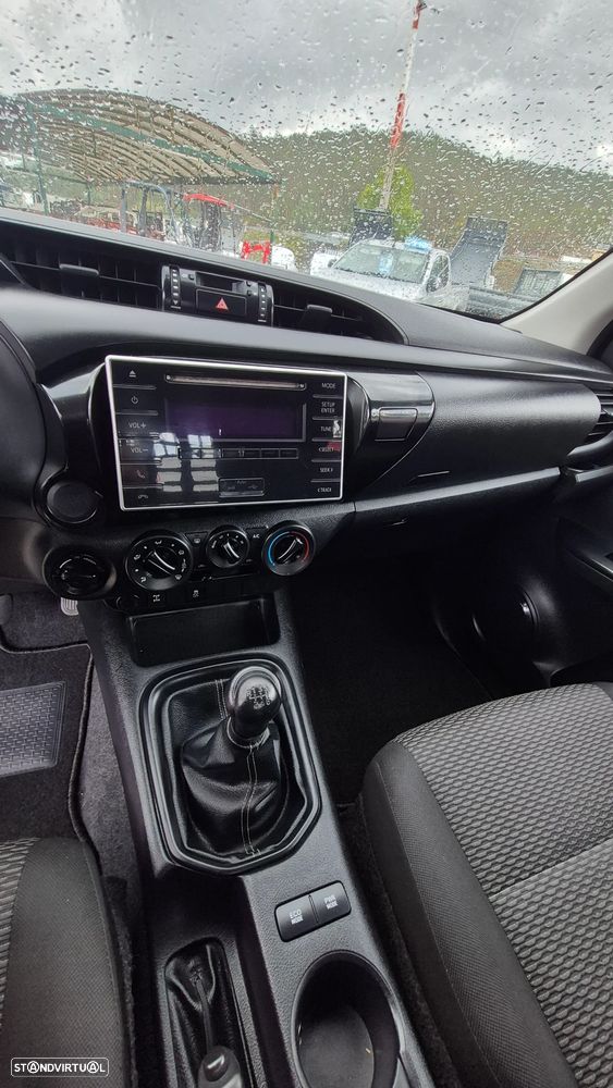 Toyota Hilux 2.4 D-4D 4WD CD CH - 5