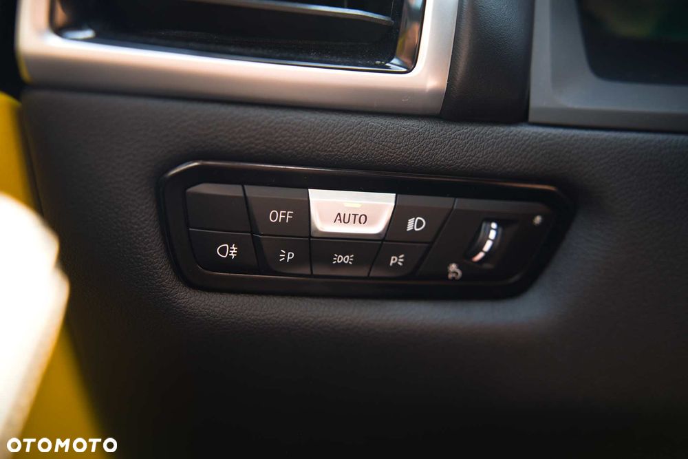 BMW Seria 8 - 23