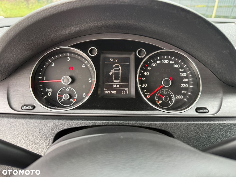 Volkswagen Passat - 17