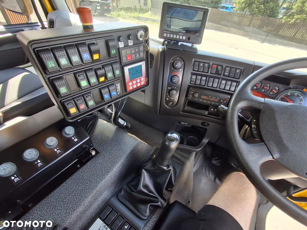 Renault C280 Zamiatarka SEMAT Zoeller FAUN Karcher 2 Silniki Rura Do Liści Listwy Ciśnieniowe Lanca 2 Zbiorniki Wody Szczotki L/R 2018r Euro 6 Motogodziny: 740MTH - 30