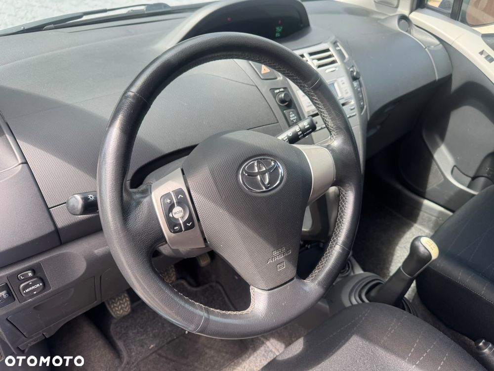 Toyota Yaris 1.3 VVT-i Cool - 12