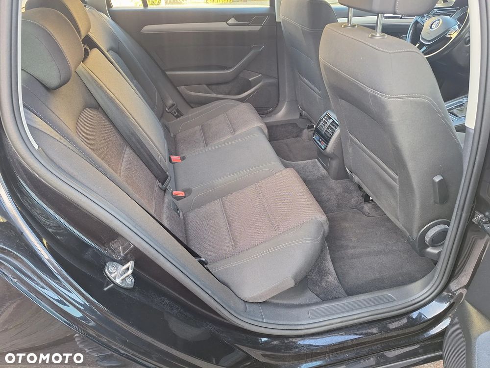 Volkswagen Passat 2.0 TDI SCR DSG Comfortline - 11