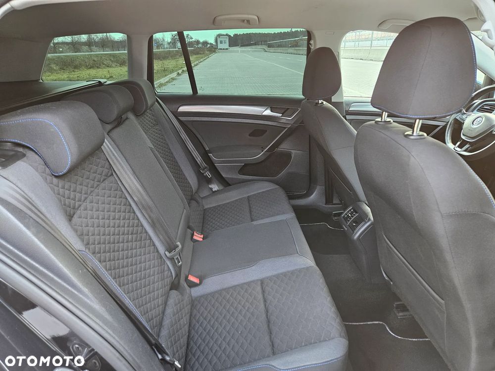 Volkswagen Golf - 23