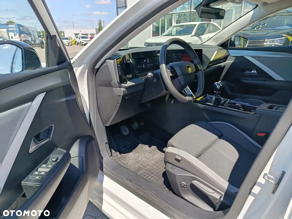 Opel Astra 1.2 T Business Edition S&S - 11