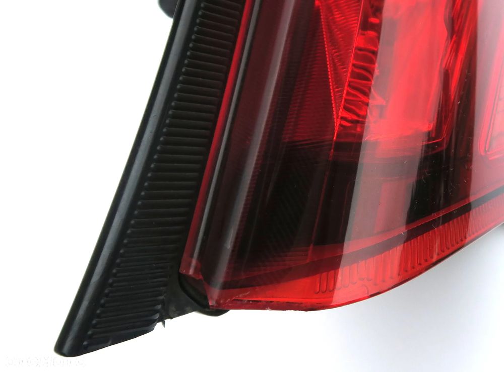 TOYOTA YARIS 3 III Lift 2014 - 2017 Lampa tył PRAWA R ORYGINAŁ OE - 8