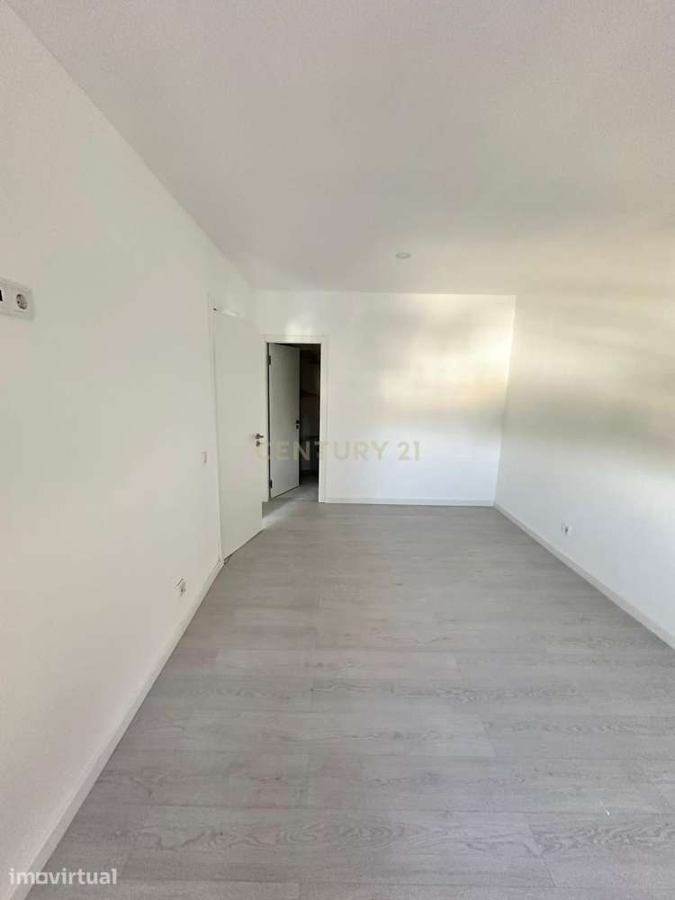 Excelente Oportunidade de Investimento: T3 Totalmente Renovado nas Far - Grande imagem: 5/8
