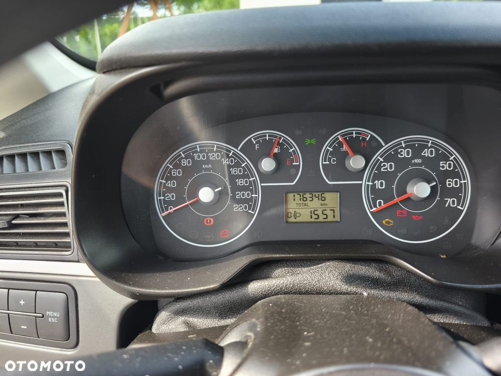 Fiat Punto 1.4 16V Dynamic - 8