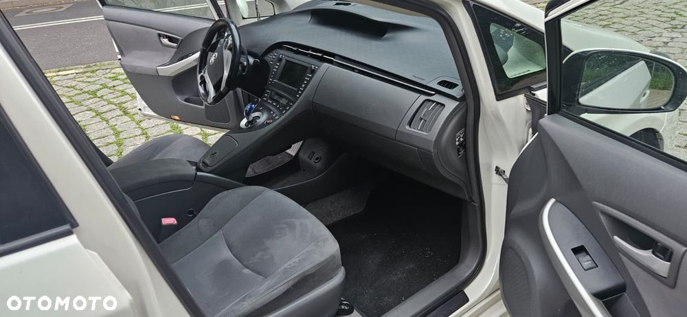Toyota Prius 1.8 HSD Sol - 15