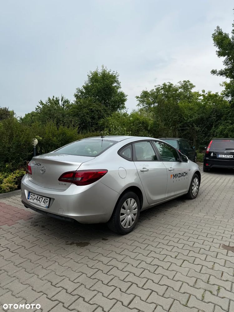 Opel Astra IV 1.4 T Essentia EU6 - 7