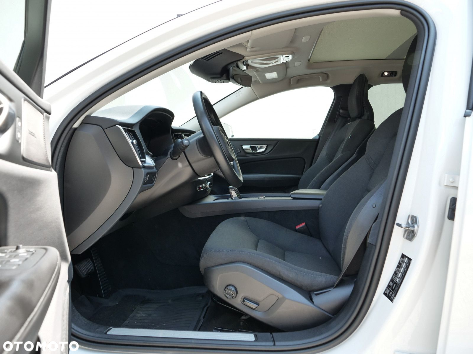 Volvo V60 Cross Country - 14