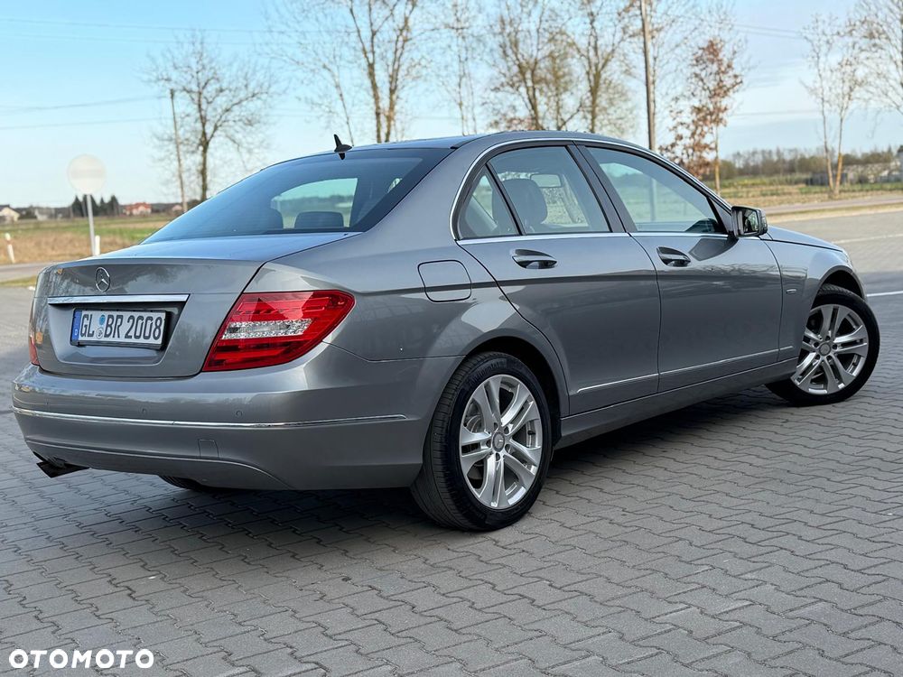 Mercedes-Benz Klasa C 180 CGI BlueEFFICIENCY Avantgarde - 25