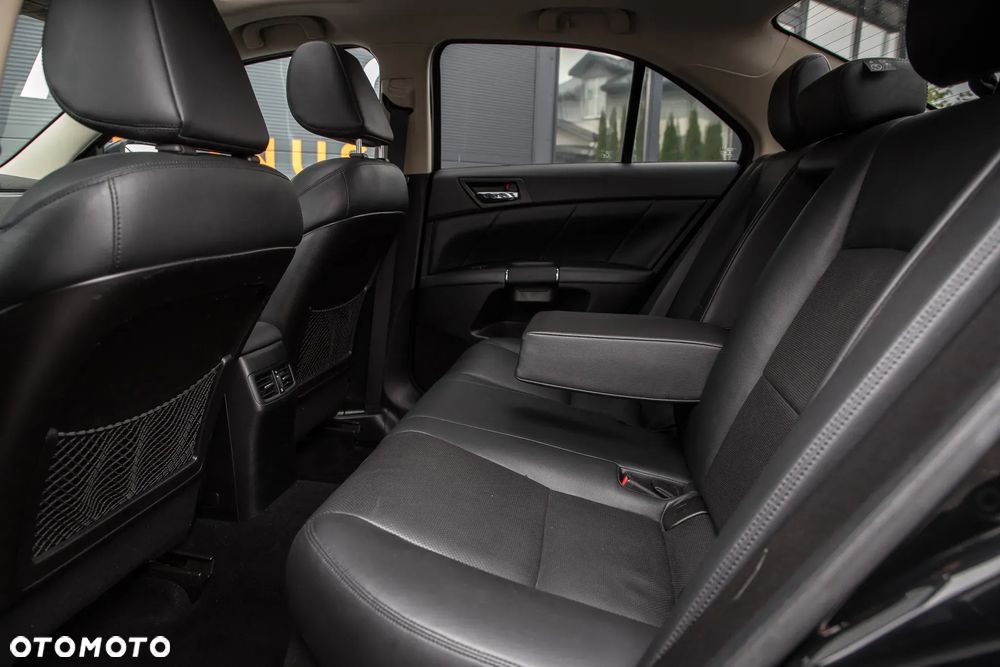 Suzuki Kizashi 2.4 Sport 4WD CVT - 26