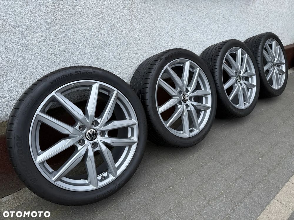 235 40 19 / Vw Sharan Touran Golf Arteon Caddy Jetta Passat CC Beetle SEAT Leon SKODA Octavia SuperB BMW G20 G21 - 1
