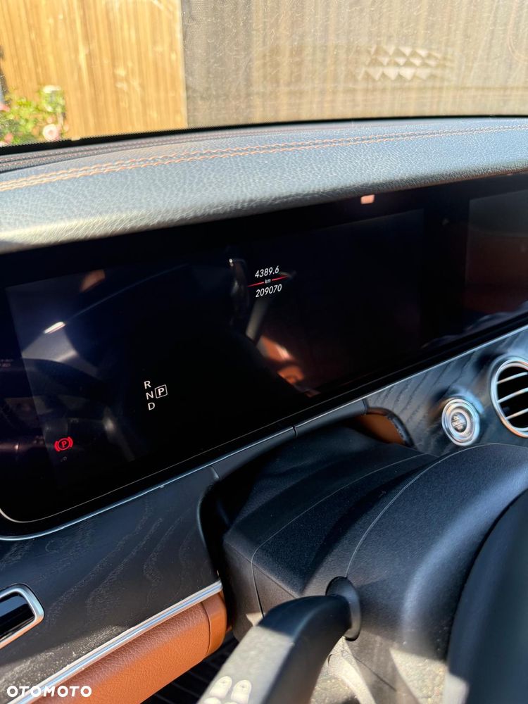 Mercedes-Benz Klasa E 220 d 4-Matic 9G-TRONIC - 9