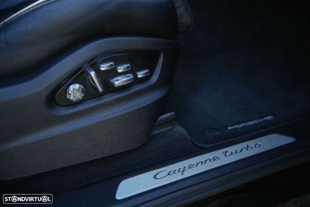 Porsche Cayenne Turbo - 21