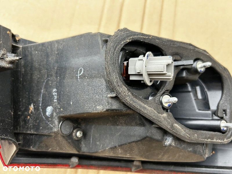 LAMPA TYŁ MAZDA 6 KOMBI LEWA/ PRAWA 13-15R - 4