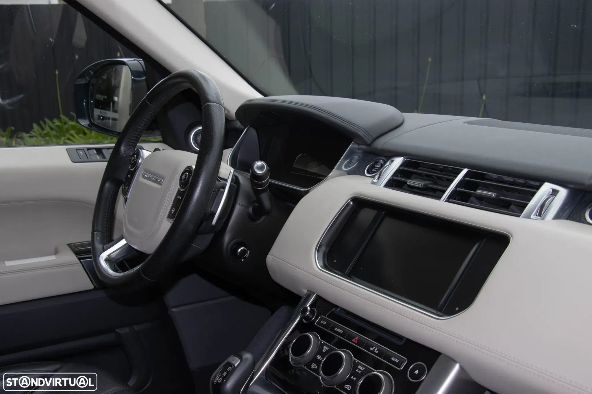 Land Rover Range Rover 4.4 SDV8 Autobiography - 37
