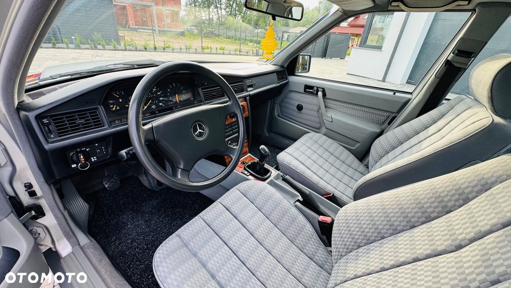 Mercedes-Benz W201 (190) - 9