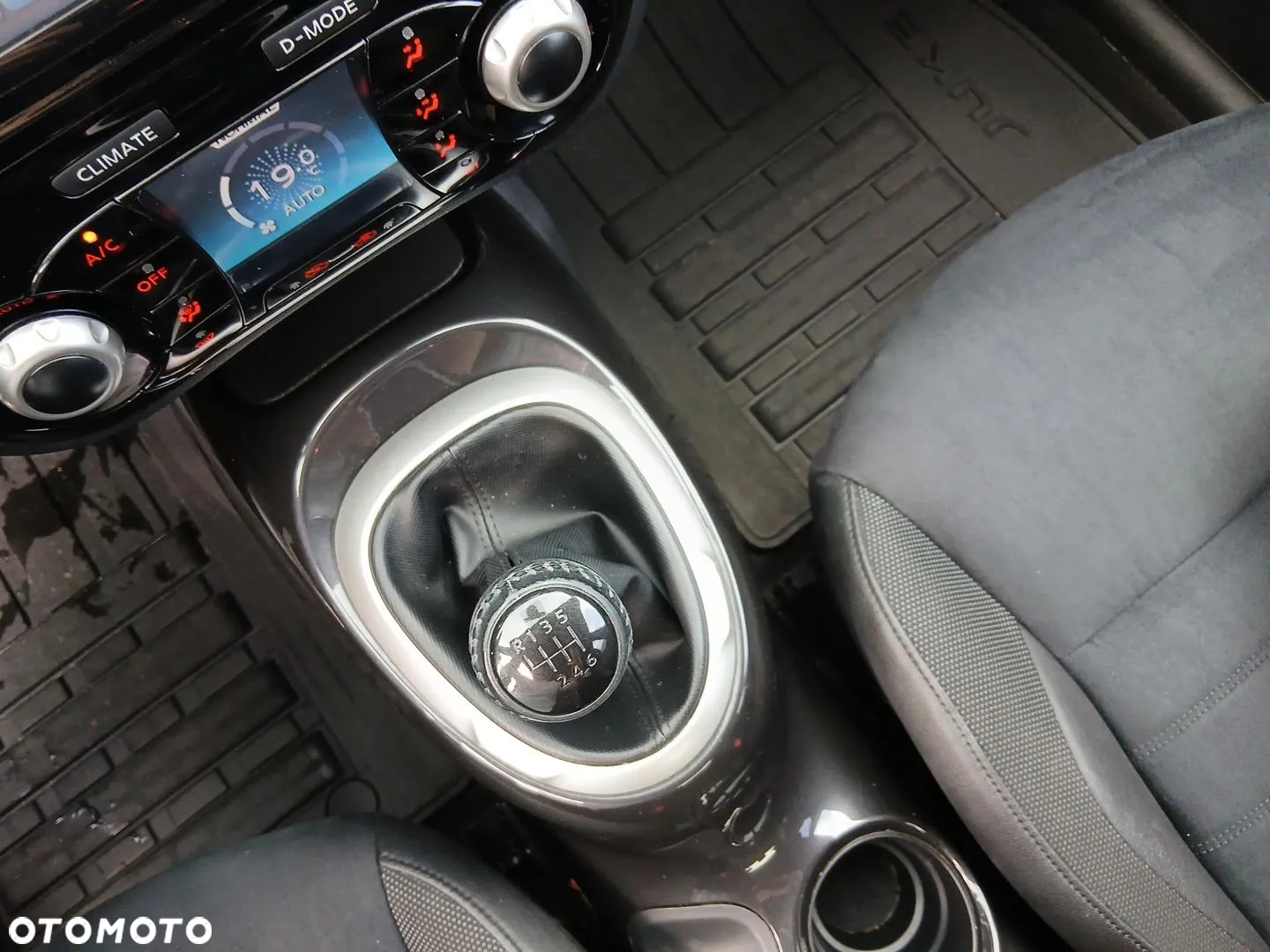 Nissan Juke 1.2 DIG-T N-Connecta EU6 - 16