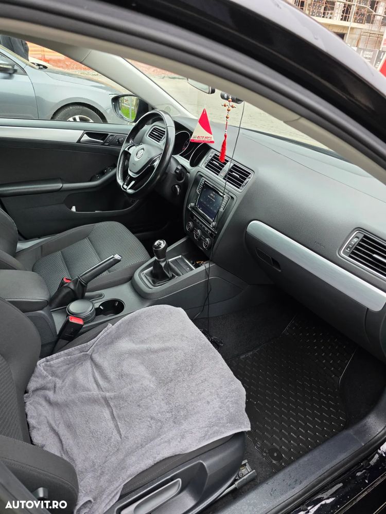 Volkswagen Jetta - 7