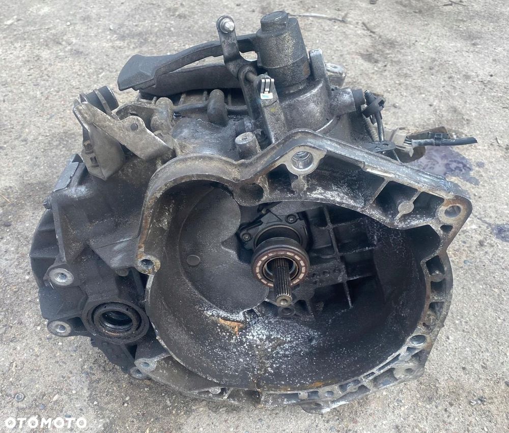 SKRZYNIA MANUALNA BIEGÓW OPEL ASTRA H 1.3CDTI 55186626 - 1