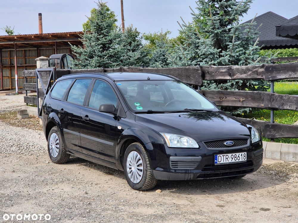 Ford Focus 1.6 Ambiente - 2