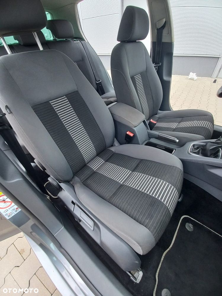Volkswagen Golf 1.9 TDI DPF United BlueMotion - 34