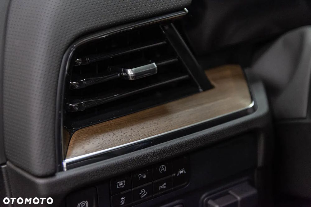 Chevrolet Suburban - 23