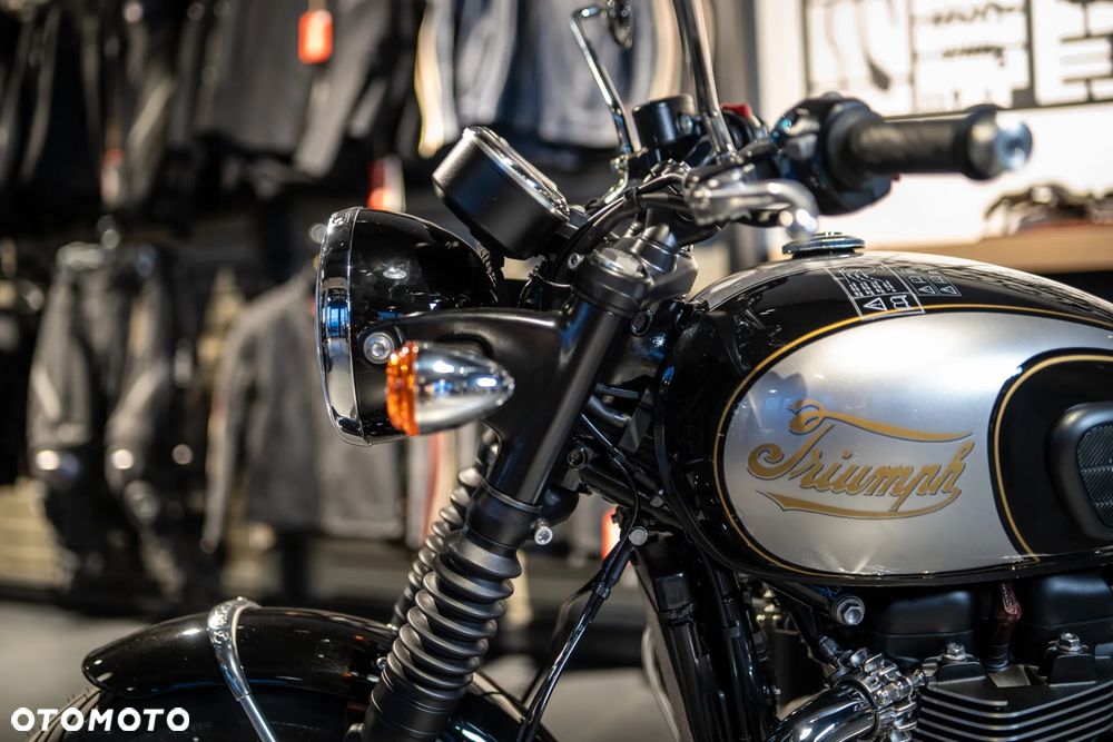 Triumph Bonneville - 23