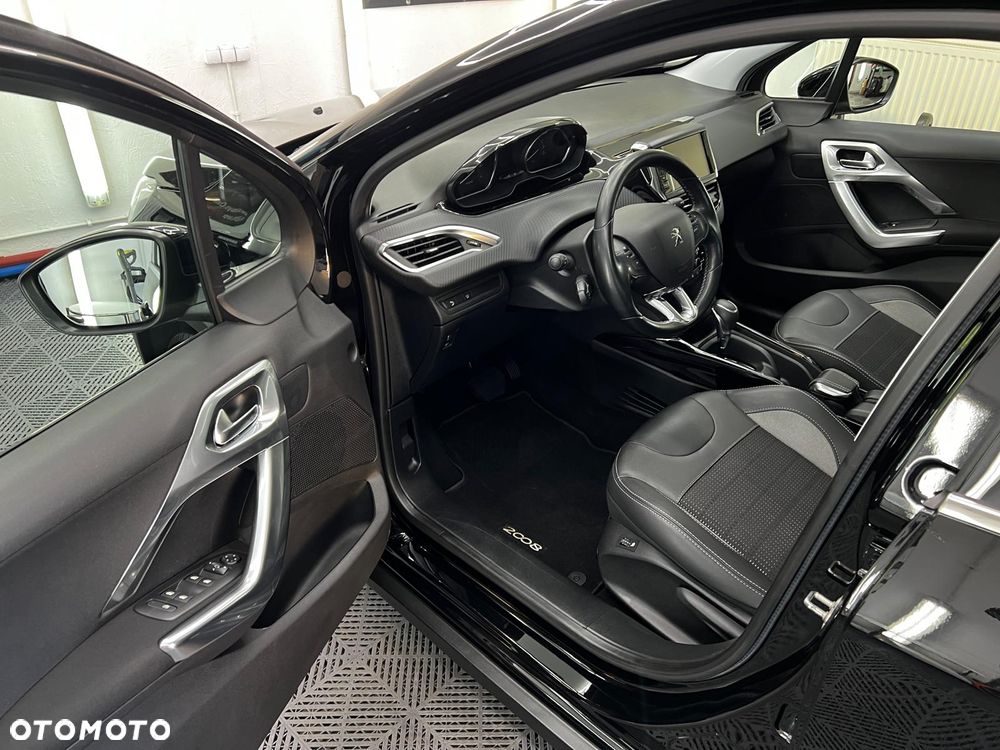 Peugeot 2008 PureTech 130 Stop&Start EAT6 Black Edition - 11
