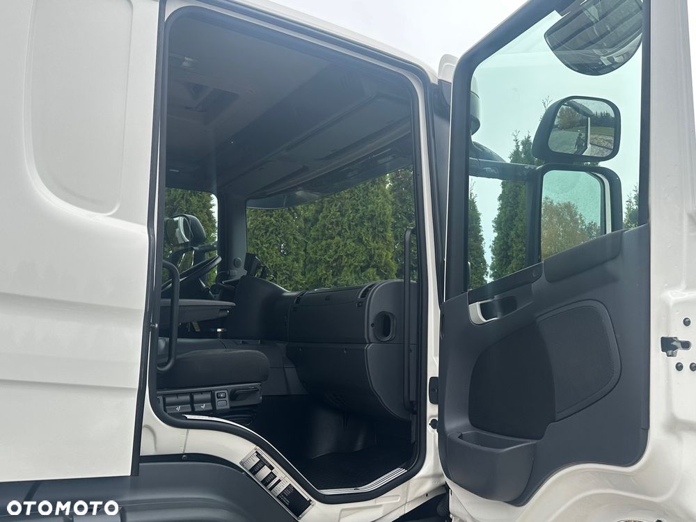 Scania / P360 / 6X2 / CHŁODNIA 7,7 m / Carrier / WINDA / - 29