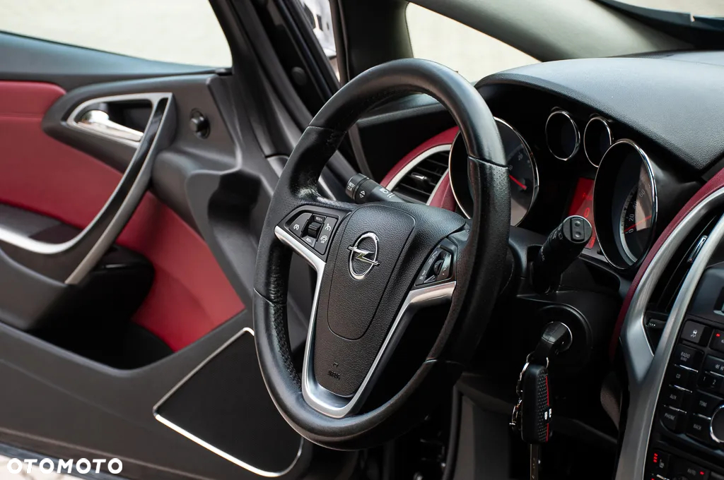 Opel Astra IV GTC 1.6 T Sport - 29