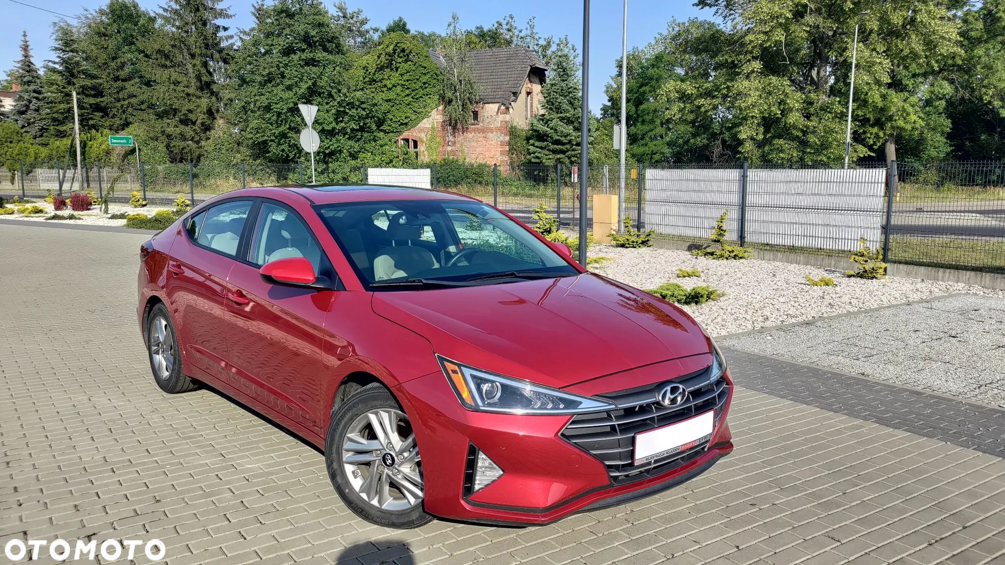 Hyundai Elantra - 1