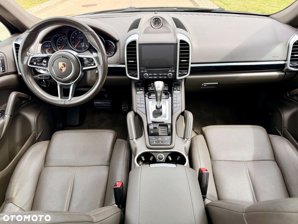 Porsche Cayenne Standard - 32