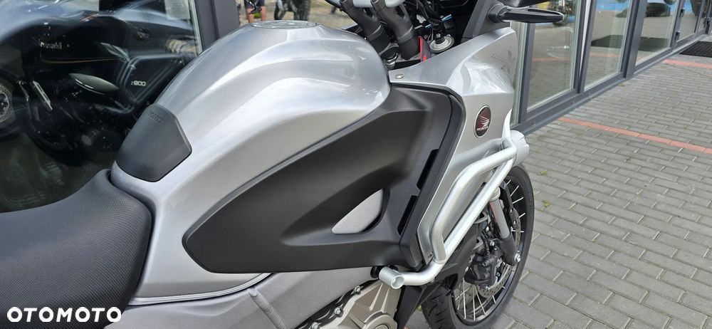 Honda VFR - 16