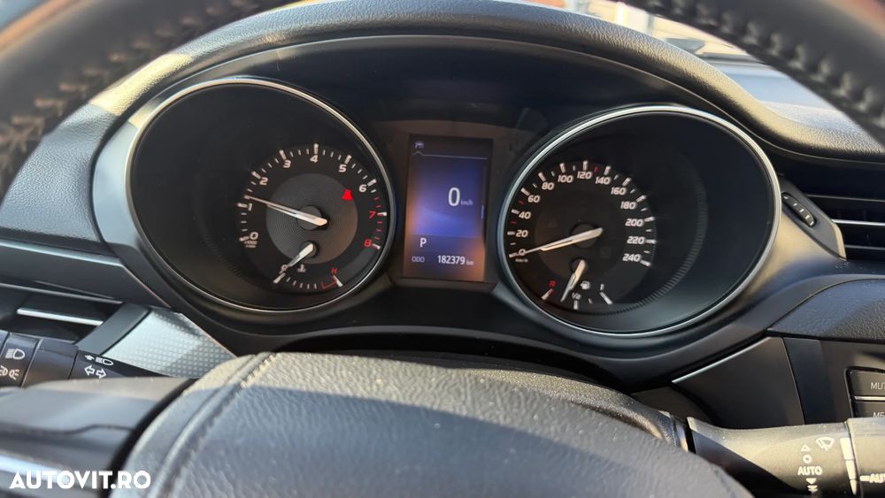 Toyota Avensis 1.8 Multidrive S Executive - 6