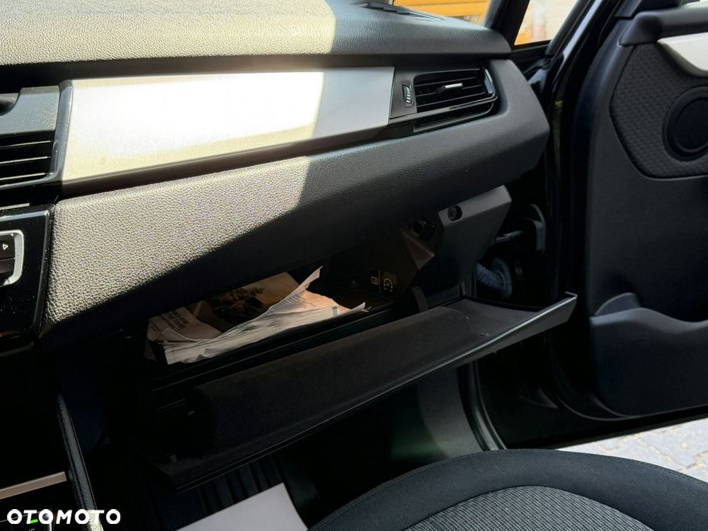 BMW Seria 2 218d - 18