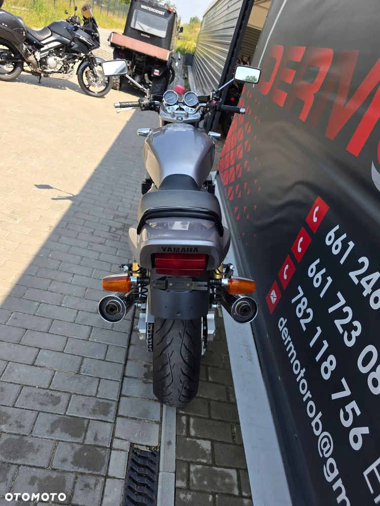 Yamaha XJR - 16