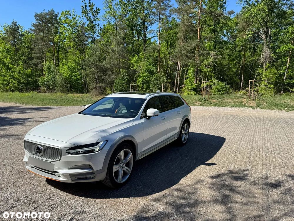 Volvo V90 Cross Country - 1