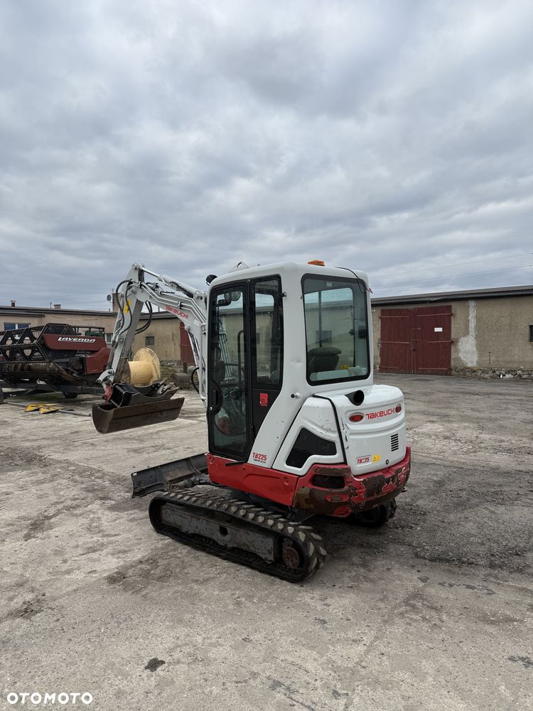 Takeuchi TB225 - 2