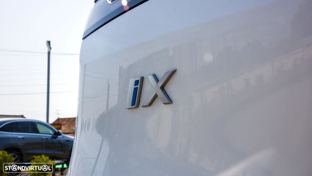 BMW iX xDrive 40 — fotografia 8