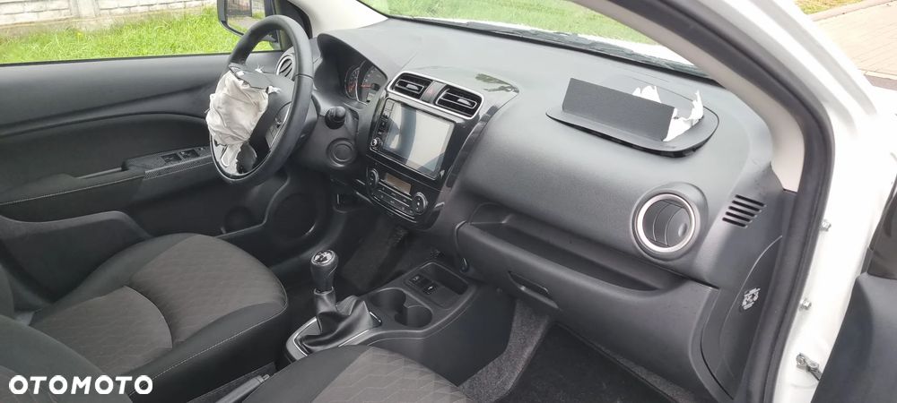 Mitsubishi Space Star AS&G 1.2 Select+ Black - 9