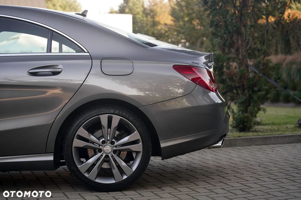 Mercedes-Benz CLA 180 AMG Line - 38