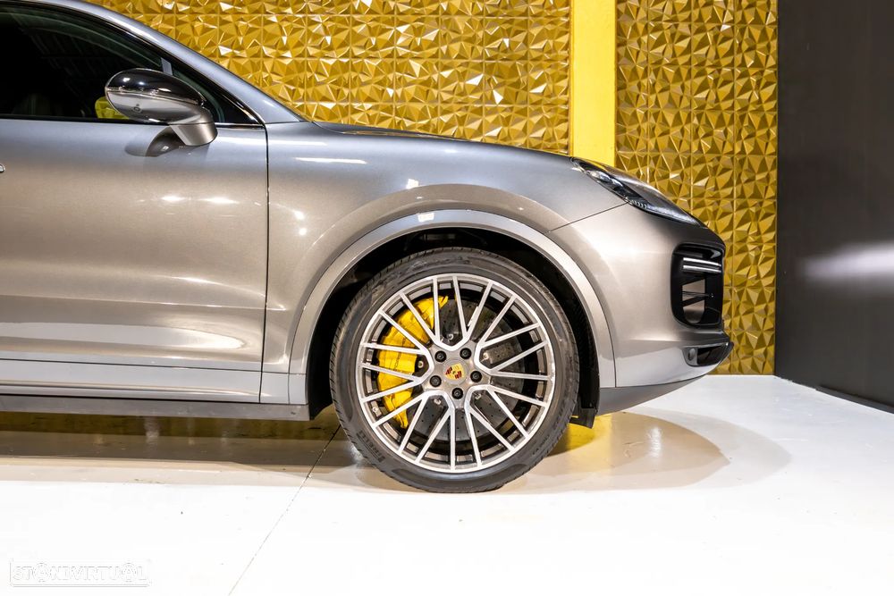 Porsche Cayenne Coupé Turbo S E-Hybrid - 4