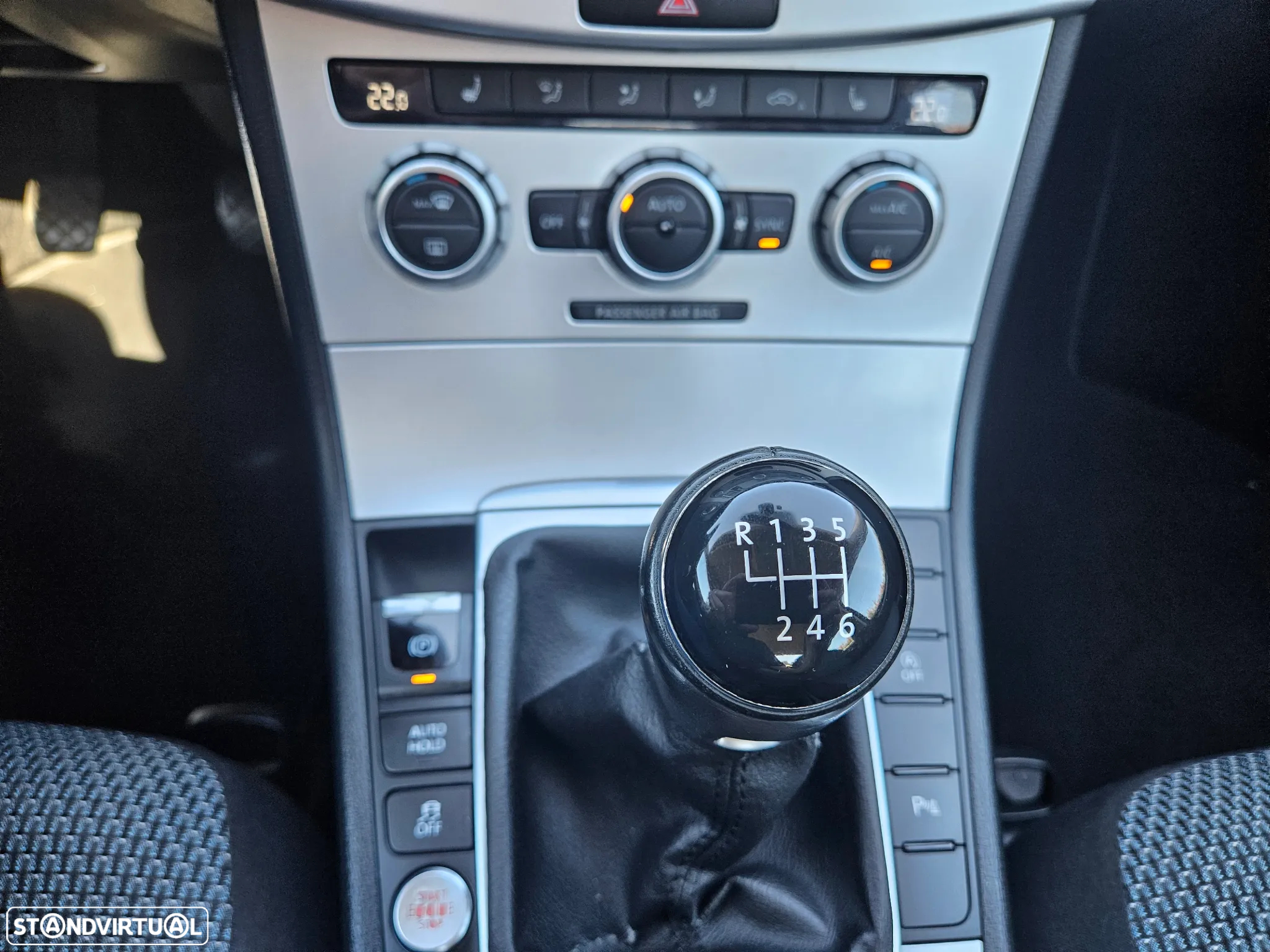 VW Passat 1.6 TDI BlueMotion Comfortline - 14