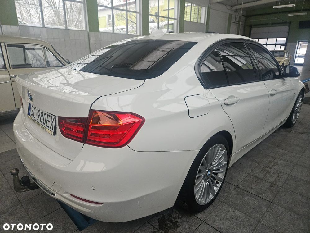 BMW Seria 3 330d Blue Performance Luxury Line - 13