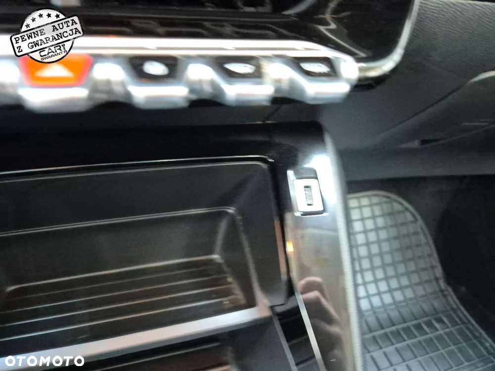Peugeot 208 - 30
